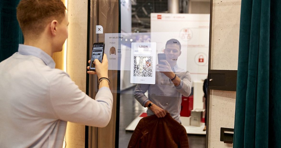 217035P „Die Digitalisierung ist der Freund des Kundenberaters auf der Fläche.“ Zu diesem Urteil kommt Matthias Hofmann, DACH-Manager bei Scala, dem Weltmarktführer für Digital-Signage-Lösungen.