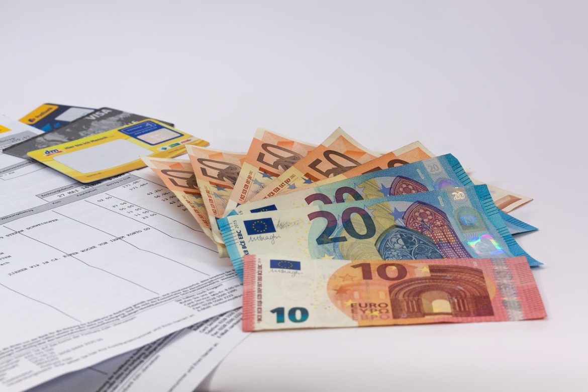 money-1439125_1280