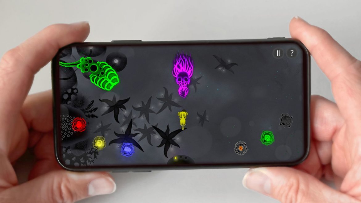 Beim atmosphärischen Tag-Nacht-Mini-Game „DYE“ muss ein Oktopus tagsüber farbige Bakterien einsammeln, um sich damit in der Nacht gegen unheimliche Fressfeinde zur Wehr zu setzen.