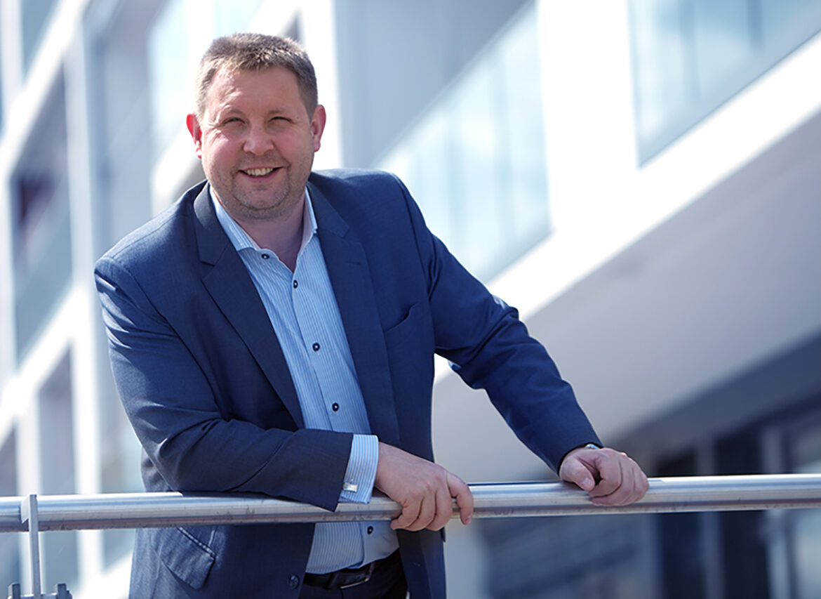 Martin Müller Martin Müller ist Social Selling Experte und LinkedIn-Trainer